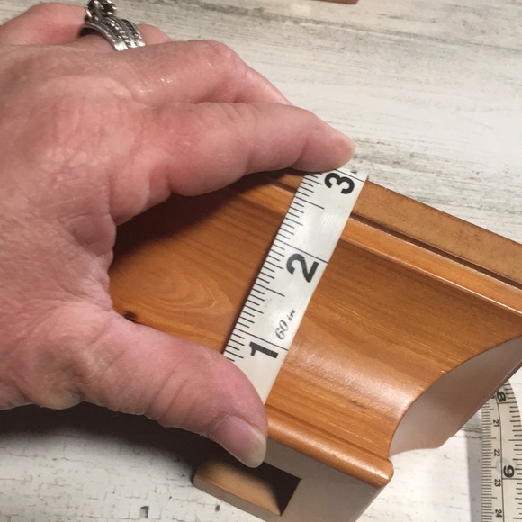 Set of two tan wooden shelves with plate cut out holder on top - Picture 5 of 5